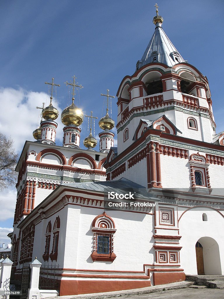 ホワイトのロックロシアン教会 - カラー画像のロイヤリティフリーストックフォト