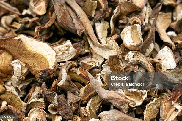 Foto de Cogumelos Seco e mais fotos de stock de Alimentação Saudável - Alimentação Saudável, Cogumelo - Fungo, Cogumelo Comestível