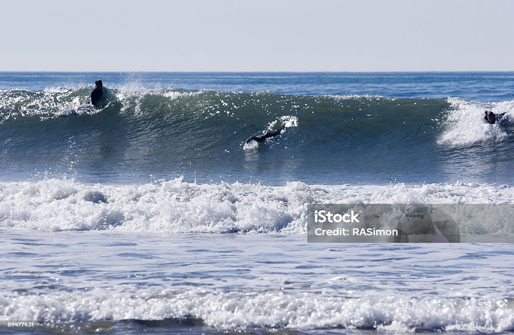 Pagayer sur le Wave - Photo de Ciel sans nuage libre de droits