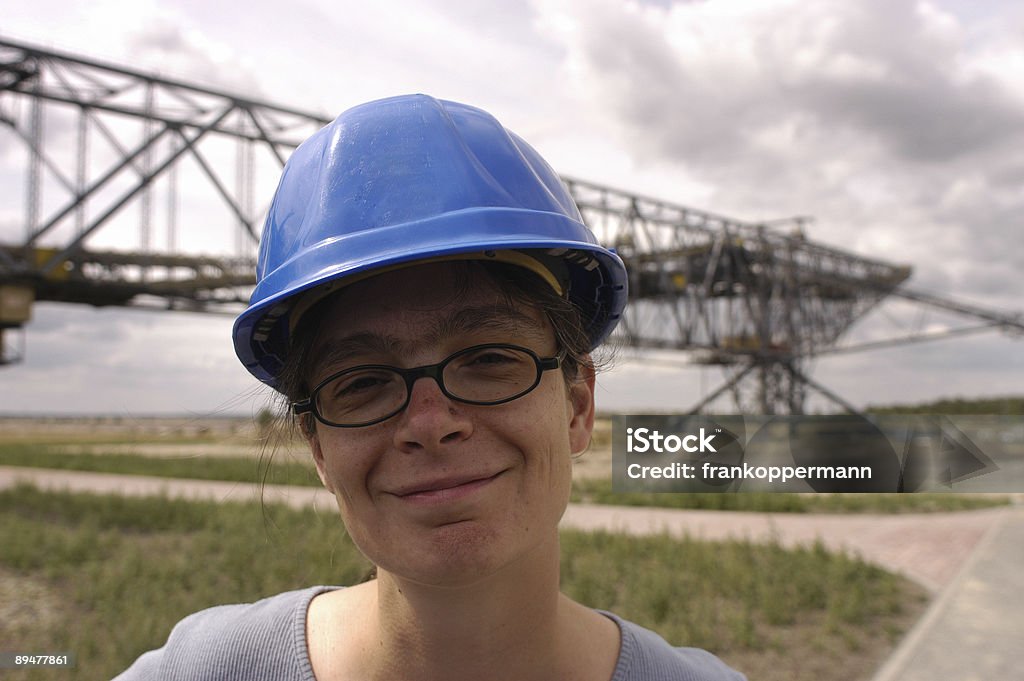 Sorridente architetto femmina - Foto stock royalty-free di Adulto