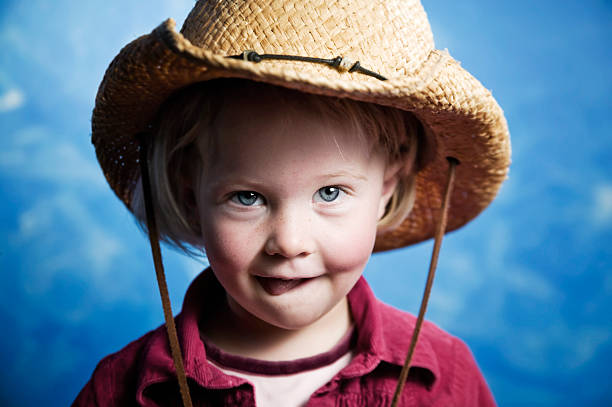 bambina con cappello da cowboy - hat toddler little girls pink foto e immagini stock