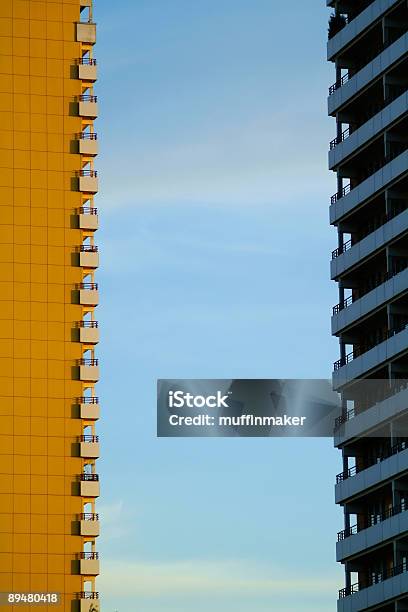 Foto de Dois Adjecent Edifícios De Apartamentos Em Berlim Oriental e mais fotos de stock de Berlim Oriental