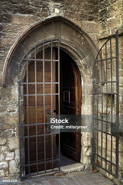 Photo libre de droit de Assise Chappel Porte banque d'images et plus d'images libres de droit de Art antique - Art antique, Catholicisme, Arc - Élément architectural