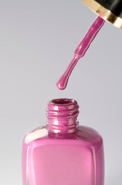 różowy polski paznokci - vertical studio shot indoors pink zdjęcia i obrazy z banku zdjęć