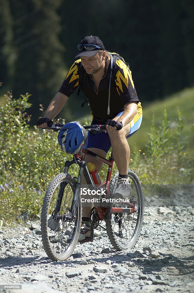 Ciclismo en ruta de montaña - Foto de stock de Actividades recreativas libre de derechos