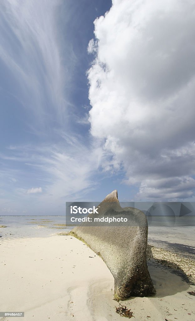 Playa con nubes - Foto de stock de Agua libre de derechos