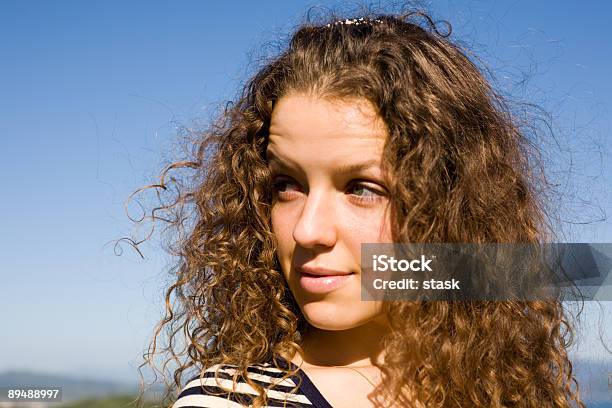 Chica Cielo Foto de stock y más banco de imágenes de 20 a 29 años - 20 a 29 años, 20-24 años, Actividad