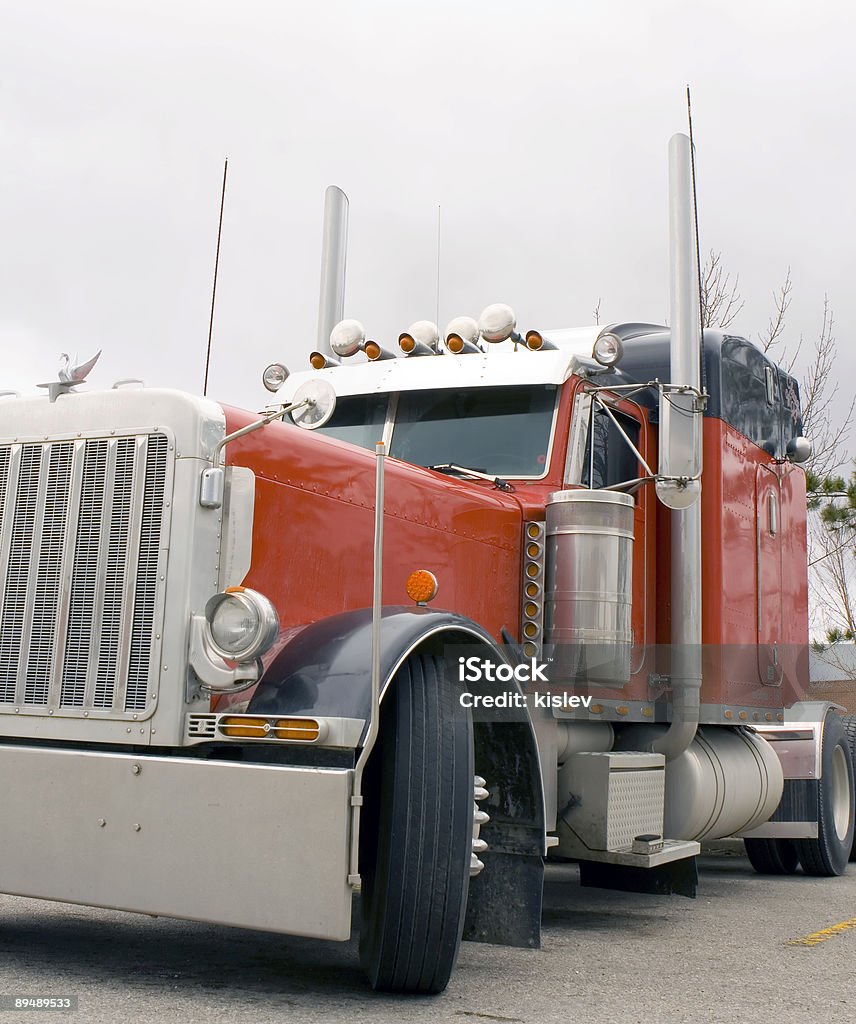 Grande camion rosso - Foto stock royalty-free di Autostrada