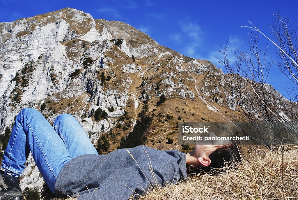 Garota em mountain series - Foto de stock de 18-19 Anos royalty-free