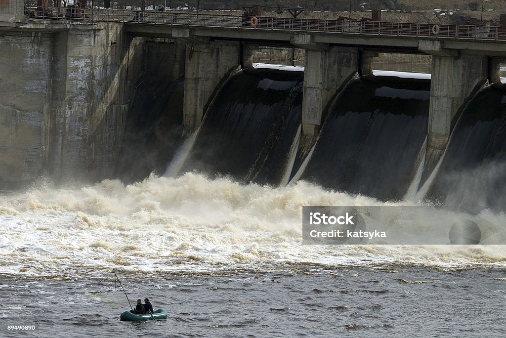 Pesca em uma dam, n.o 2 - Royalty-free Depressão - Caraterísticas do Território Foto de stock