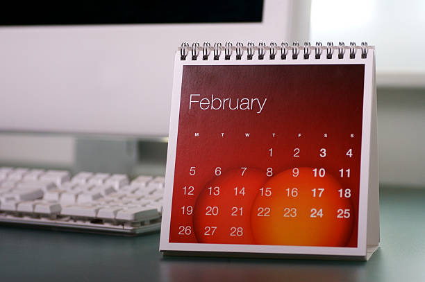 februar. - calendar february desk computer stock-fotos und bilder