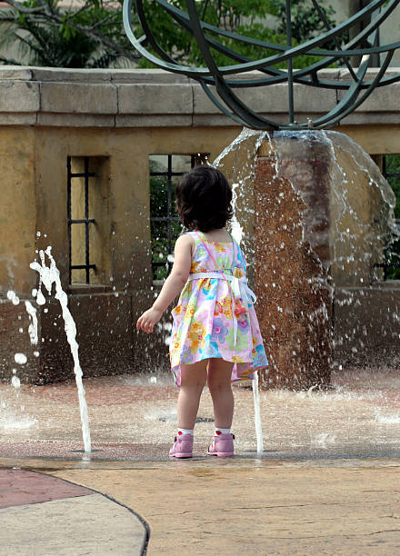 istock child and fountain 89490992