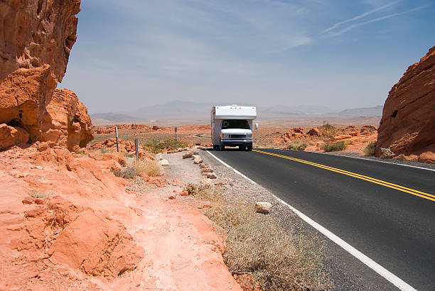 Camper nel deserto - foto stock