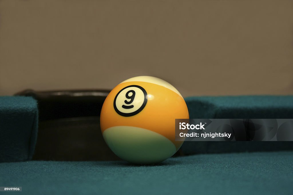 Nueve bola de Bolsillo lateral - Foto de stock de Bola de billar libre de derechos