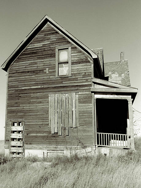 istock Adandoned Farm House in Black and White 89491948