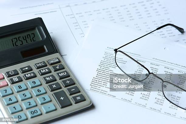 Porównanie Wyników Finansowe - zdjęcia stockowe i więcej obrazów Analizować - Analizować, Arkusz kalkulacyjny, Biznes