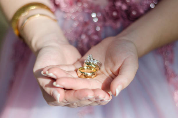 Woman Hands With Engagement Ring Woman Hands With Engagement Ring dişiler stock pictures, royalty-free photos & images