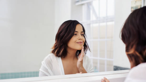 autogestion de la santé, une autre forme d’amour - cleansing cream photos et images de collection