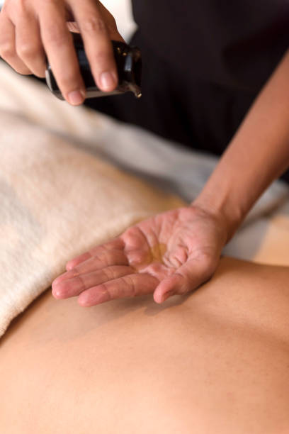 istock Hand pouring oil for massage in spa 894951896