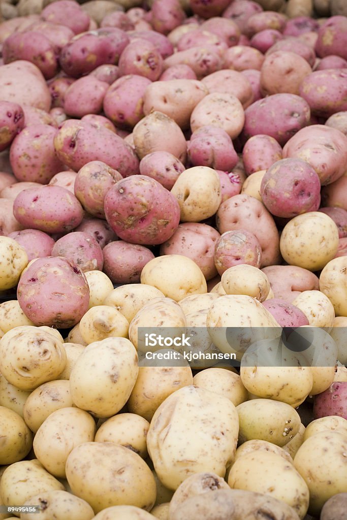 Zwei Arten von Kartoffeln - Lizenzfrei Bauernmarkt Stock-Foto