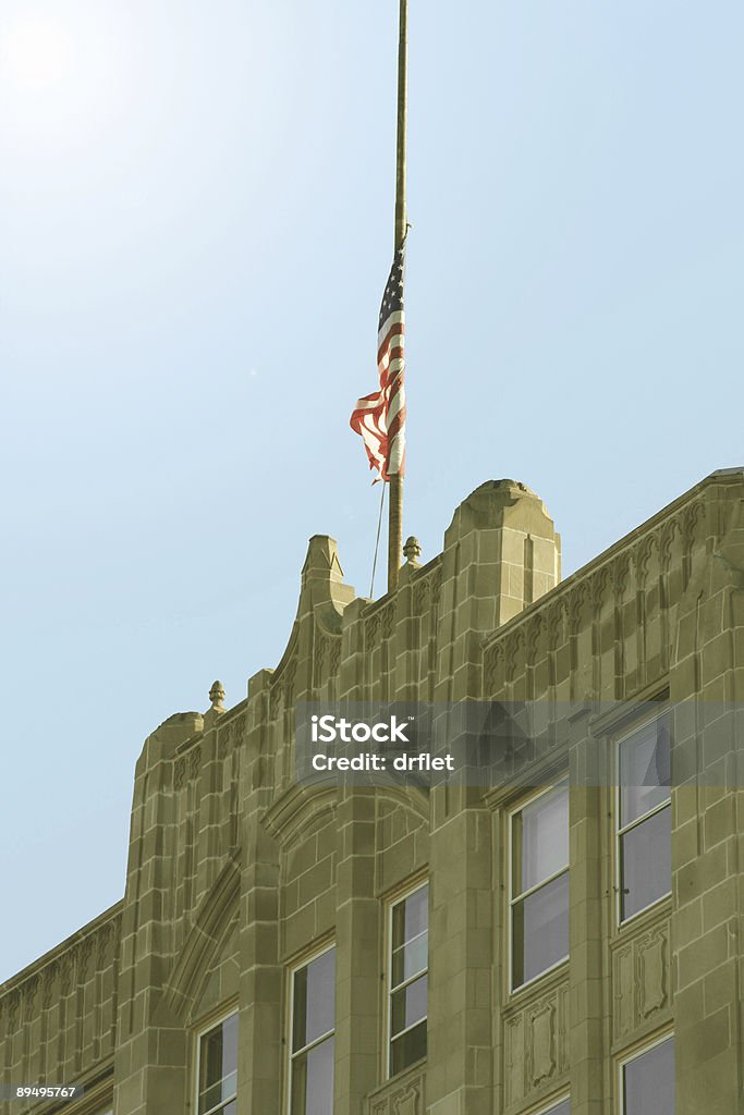 Sonnenaufgang mit Auf Halbmast Flagge - Lizenzfrei Amerikanische Flagge Stock-Foto