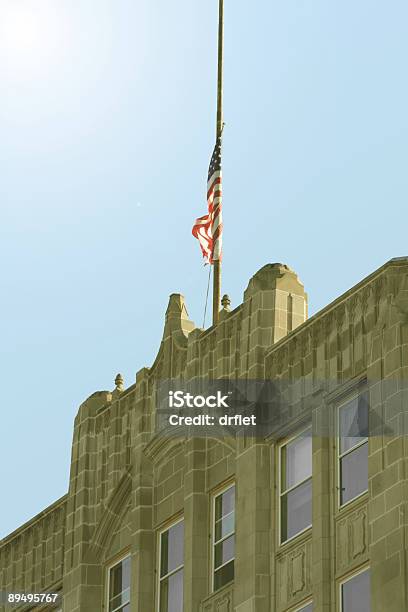 Sonnenaufgang Mit Auf Halbmast Flagge Stockfoto und mehr Bilder von Amerikanische Flagge - Amerikanische Flagge, Amerikanische Kontinente und Regionen, Auf Halbmast