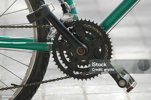 Bycicle Detalle Foto de stock y más banco de imágenes de Acera - Acera, Adoquinado, Andar en bicicleta