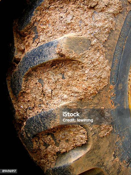 Muddy Tractor Tire-foton och fler bilder på Arbetarklass - Arbetarklass, Bulldozer, Däck