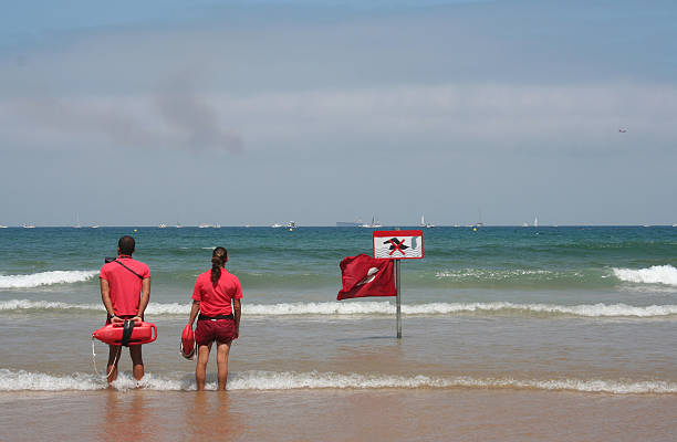 lifeguards - surf rescue imagens e fotografias de stock