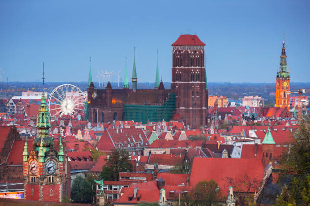 istock Architecture of the old town in Gdansk at dusk 894977832