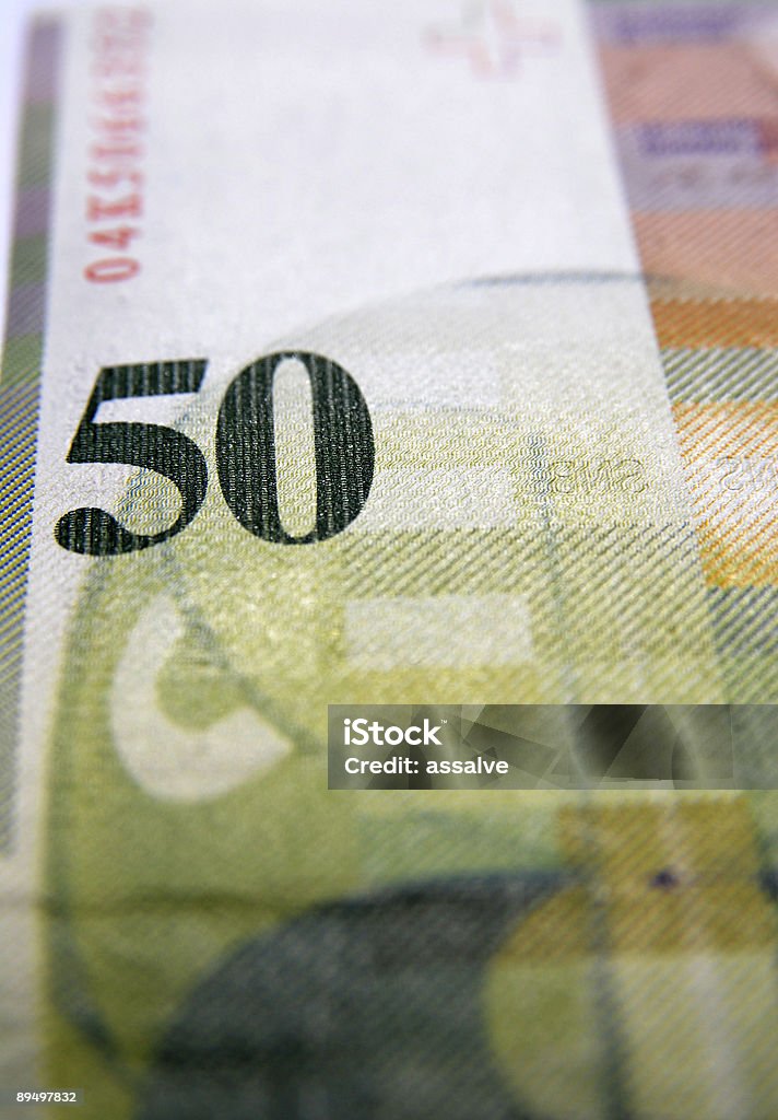 Primer plano de un billete de cincuenta divisa suiza - Foto de stock de Suiza libre de derechos