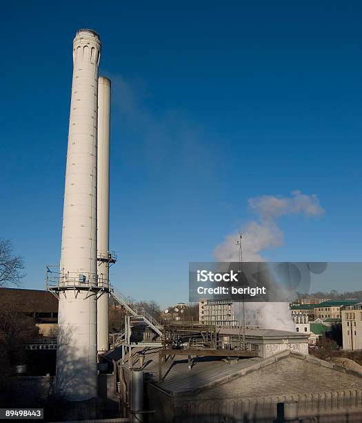 Urban Rauch Stacks Stockfoto und mehr Bilder von Ast - Pflanzenbestandteil - Ast - Pflanzenbestandteil, Atomkraftwerk, Baum