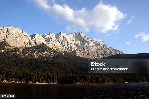 Foto de Zugspitze Und Lago Eibsee e mais fotos de stock de Alemanha - Alemanha, Alpes Bávaros, Alpes europeus