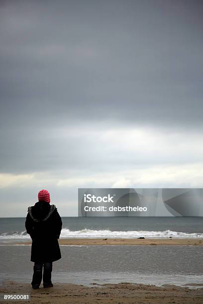 Z Widokiem Na Morze - zdjęcia stockowe i więcej obrazów Anglia - Anglia, Bamburgh, Brzeg wody