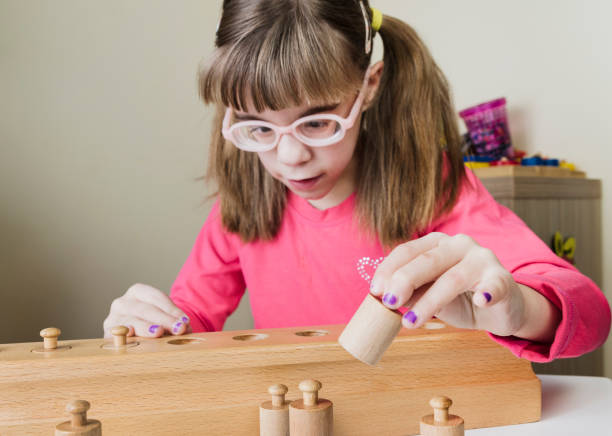 istock Little girl playing with toys 895003106