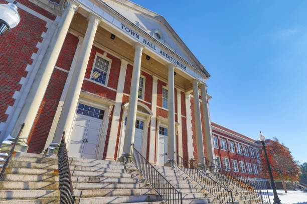 istock Side View of West Hartford Town Hall 895017792