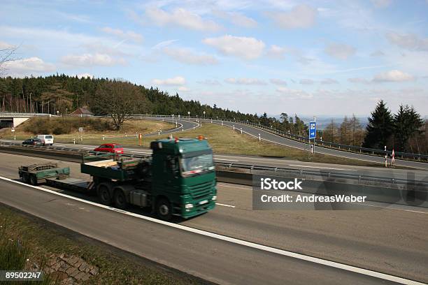 Lkw Auf Autoestrada Alemã A7 Im Knüll Zwischen Kassel Und Frankfurt - Fotografias de stock e mais imagens de Alemanha