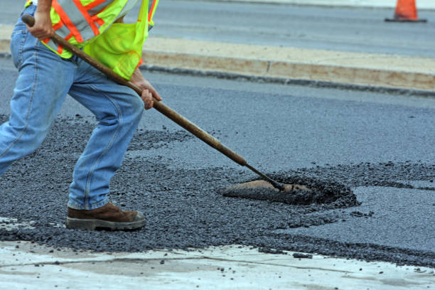 istock Raking Hot Asphalt On A Road Repair Site 895031126