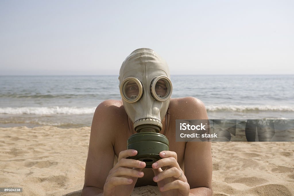 gas mask.man.sea. - Foto stock royalty-free di A mezz'aria