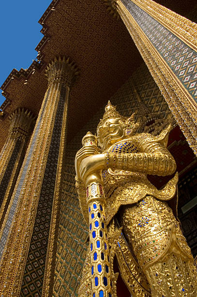 wat phra keaw tempio dorato - wat thailand demon tourism foto e immagini stock