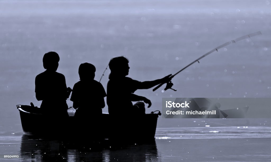 Tres niños pesca - Foto de stock de Actividades recreativas libre de derechos
