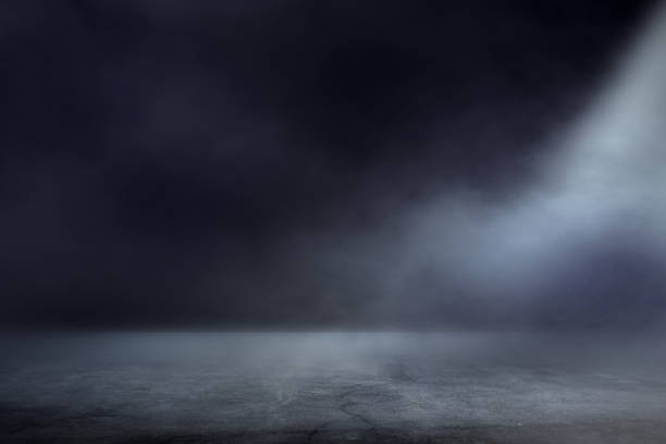 tekstura ciemna podłoga koncentratu z mgłą lub mgłą - sparse city urban scene lighting equipment zdjęcia i obrazy z banku zdjęć