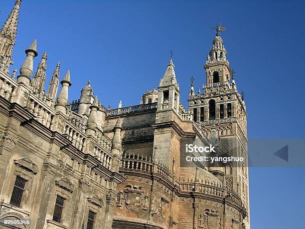 La Giralda Und Die Kathedrale Von Sevilla Spanien Stockfoto und mehr Bilder von Andalusien - Andalusien, Farbbild, Fotografie