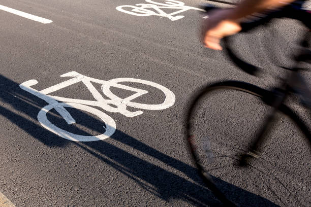 自転車道で通勤中 - bicycle sign symbol bicycle lane ストックフォトと画像