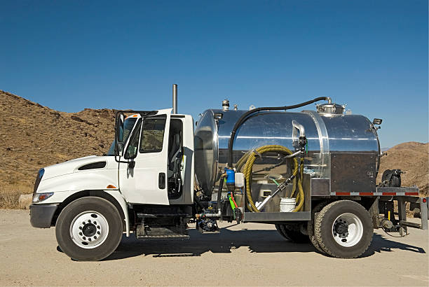 caminhão de esgoto - sewage truck - fotografias e filmes do acervo