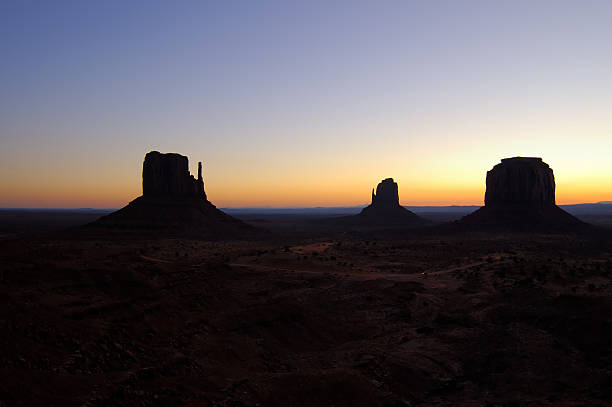 istock Dawn in the Monument Valley - Mittens 89506511