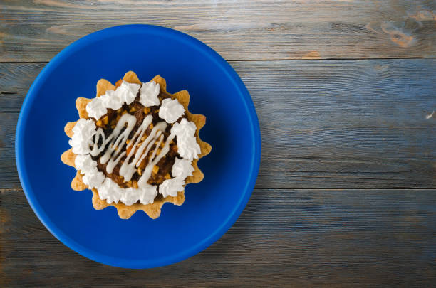 istock cake on a wooden background 895068822