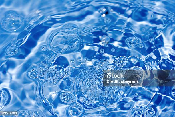 Abstrakte Wasser Stockfoto und mehr Bilder von Quellwasser - Quellwasser, Abstrakt, Abstrakter Bildhintergrund