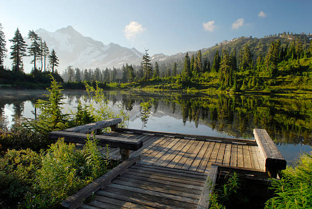 Sunrise at Picture Lake in North Cascade Mountains  mt shuksan stock pictures, royalty-free photos & images