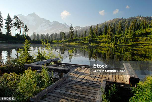 Nascer Do Sol No Lago Picture Em Montanhas North Cascade - Fotografias de stock e mais imagens de Estado de Washington